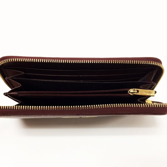 Salvatorte Ferragamo Double Gancio Oxblood Wallet - Picture 2 of 8